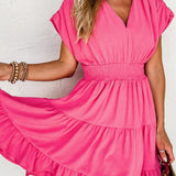Abito grembiule estivo chic con scollo a V arricciato ed eleganti maniche a pieghe